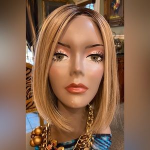 Currents Events by Raquel Welch Lace-Front Wig 19/23 Shaded Biscuit Average NWT